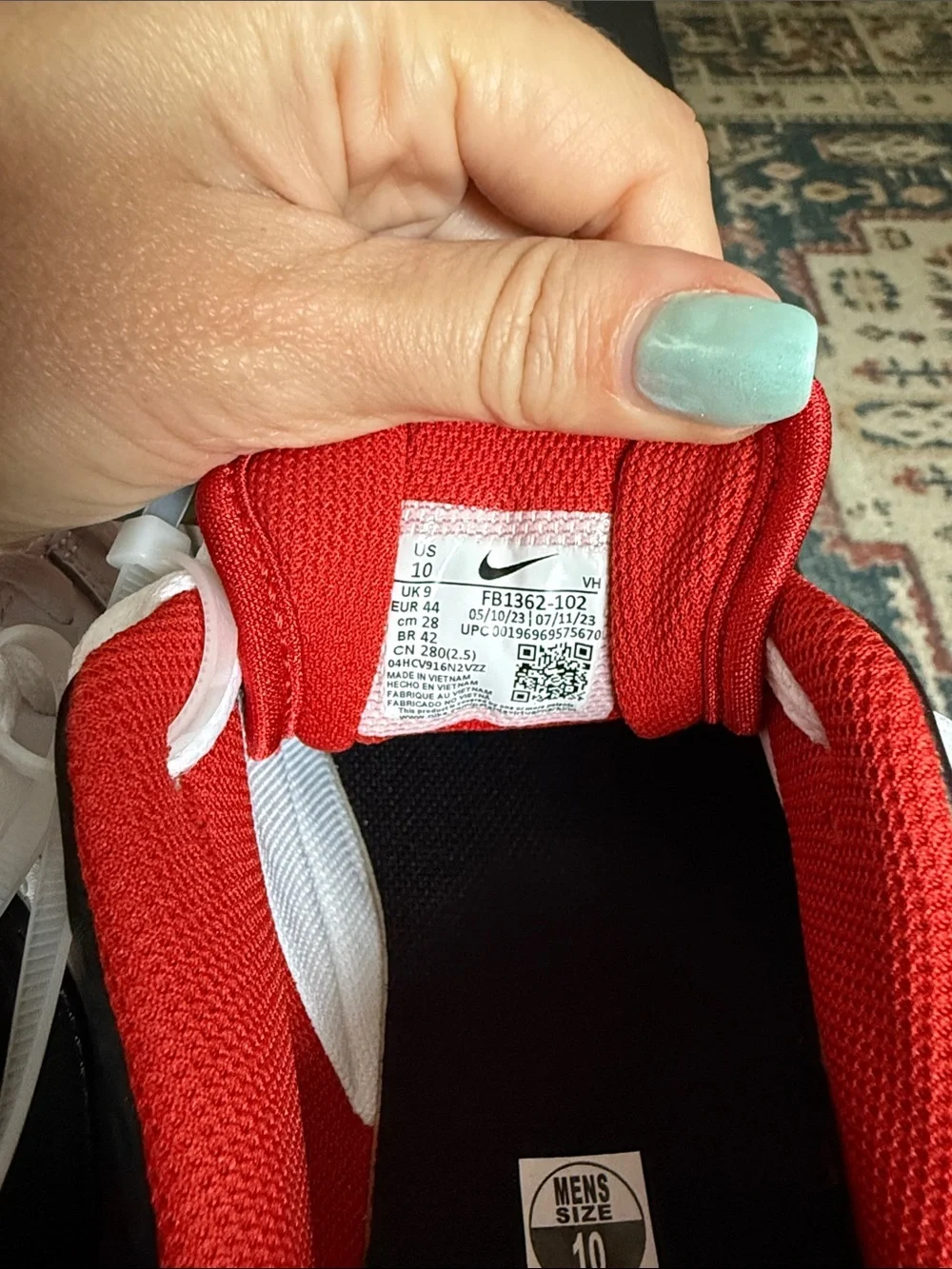 Nike Men's White Red Black Athletic Sneakers